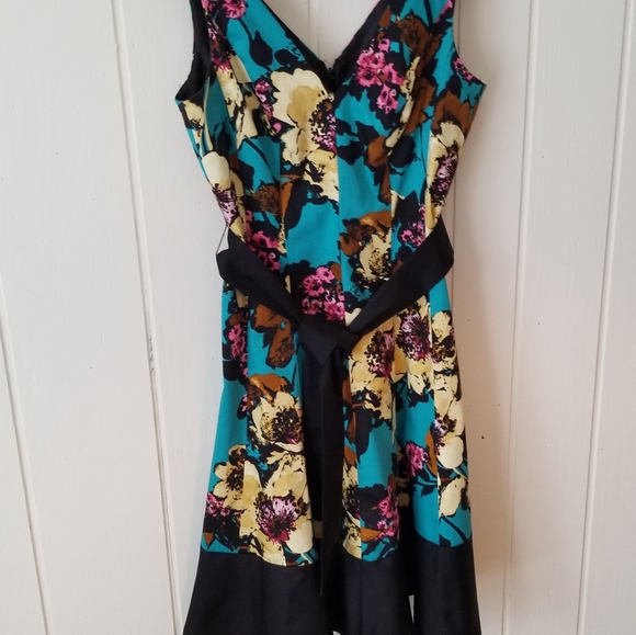 Fun floral print dress - Picture 2 of 8